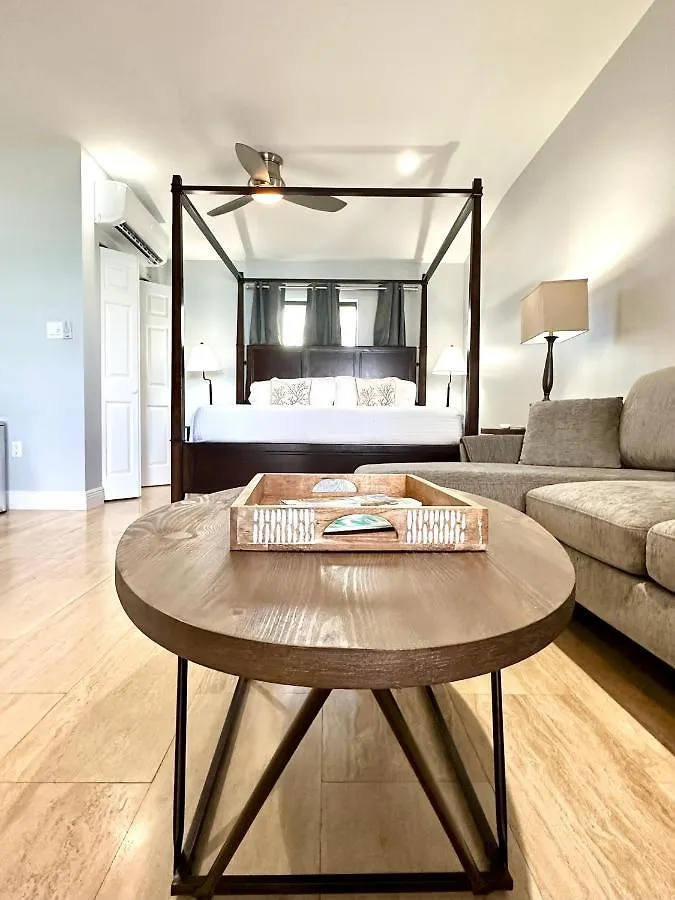 Seven Mile View Condo #3B West Bay Ferienhaus
