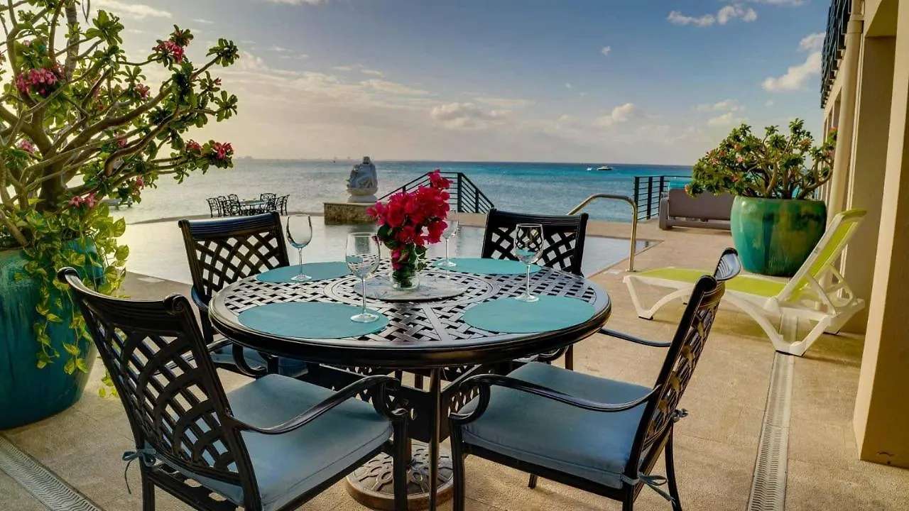 Seven Mile View Condo #3B West Bay Ferienhaus